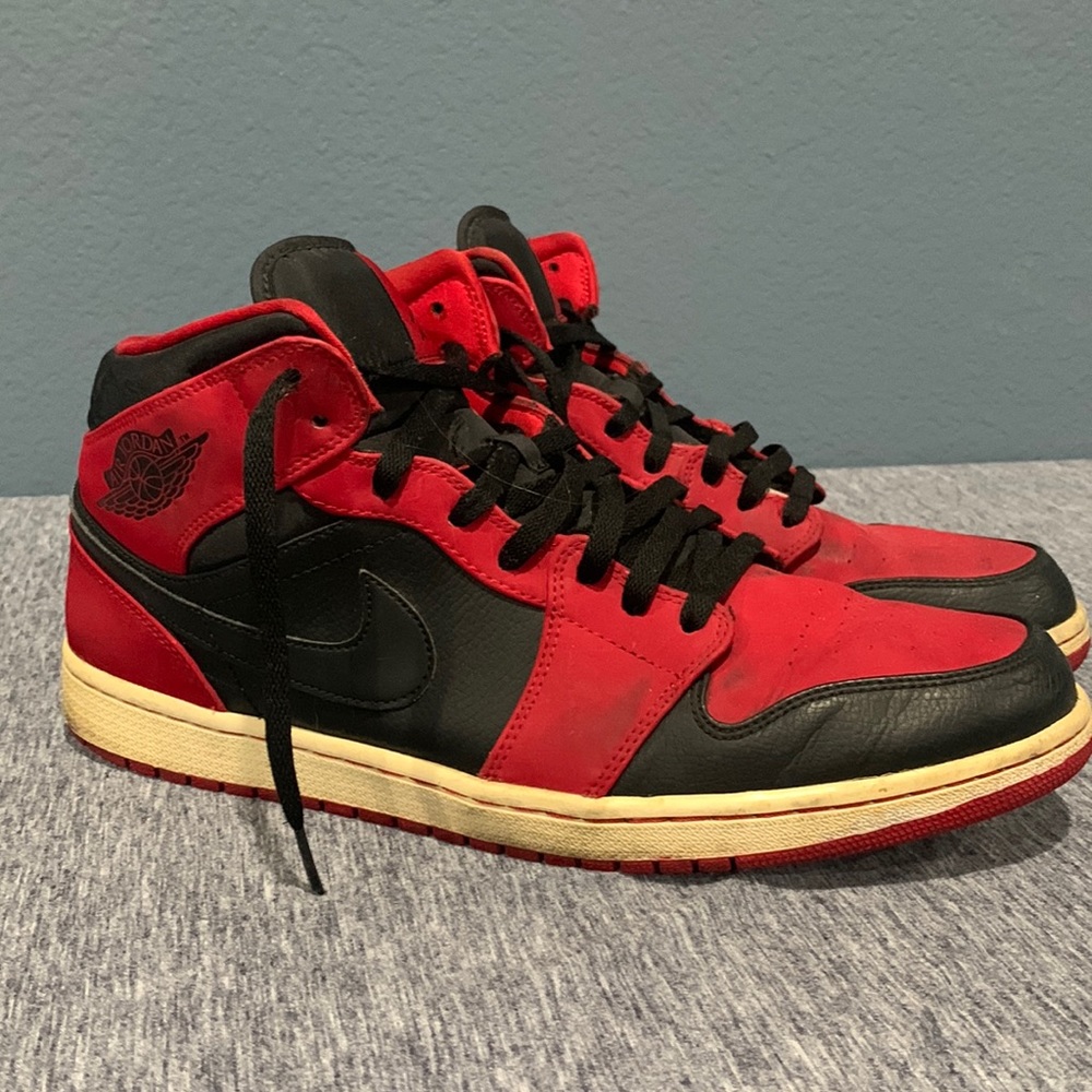 Jordan 1 Mid Bred